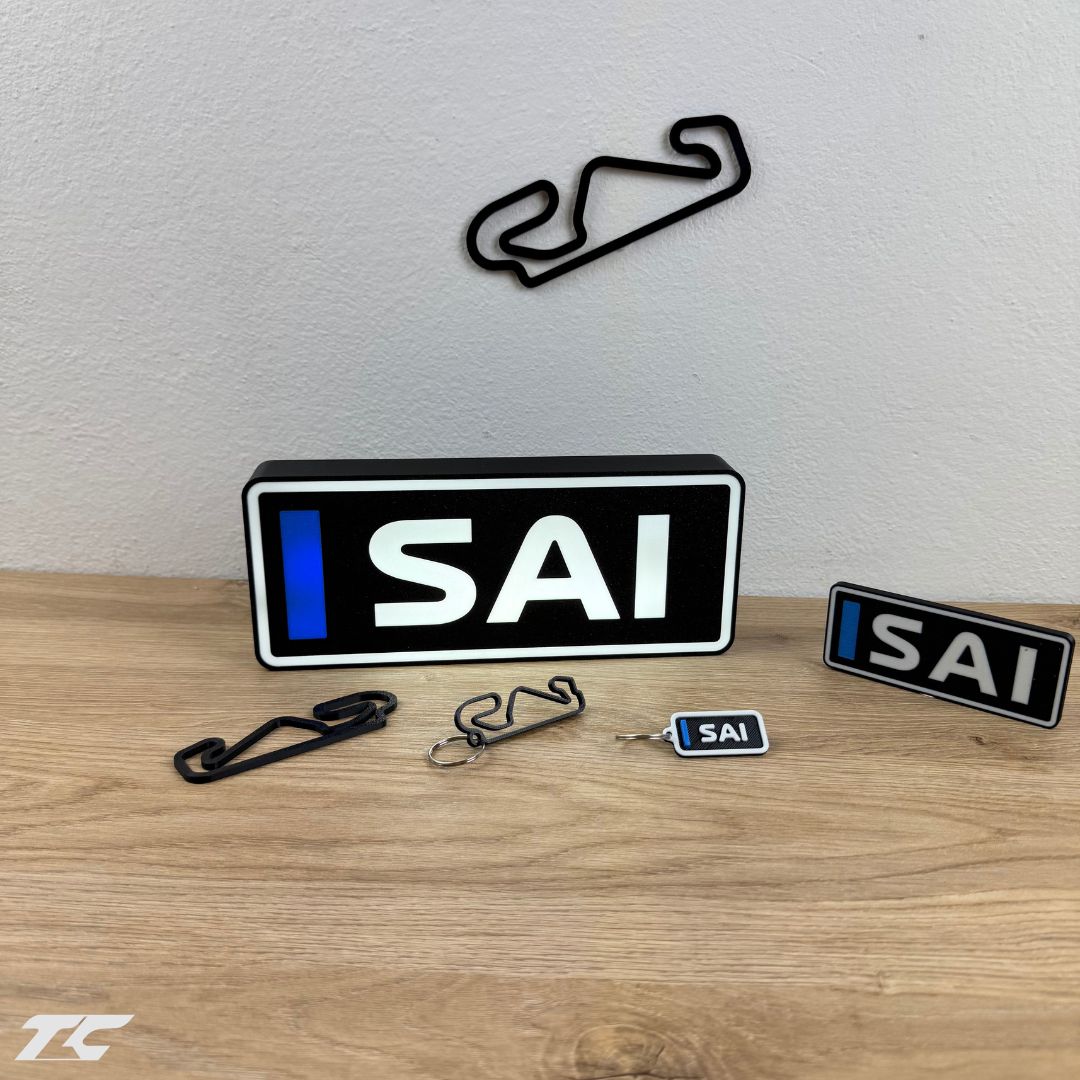Carlos Sainz F1 Bundle – Barcelona Circuit Keychain, LED Lamp, Wall Art & Magnet – Formula 1 Gifts for Fans