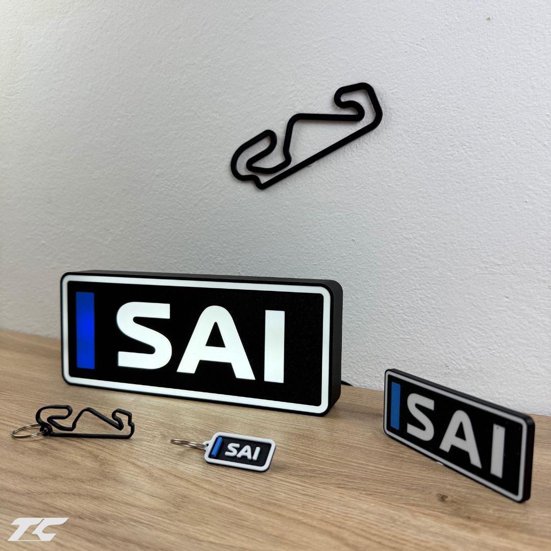 Carlos Sainz F1 Bundle – Barcelona Circuit Keychain, LED Lamp, Wall Art & Magnet – Formula 1 Gifts for Fans