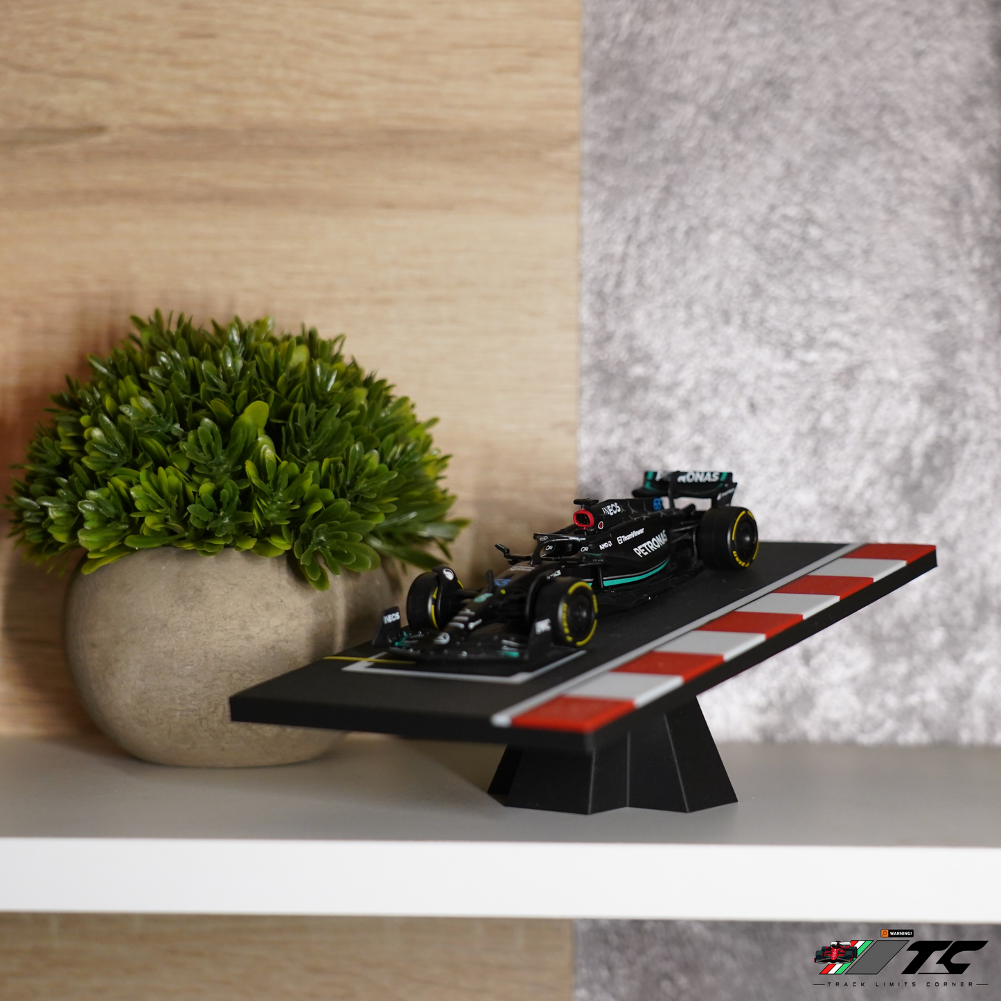 Formula 1 1:43 Model Car on Track Display Stand - Max Verstappen