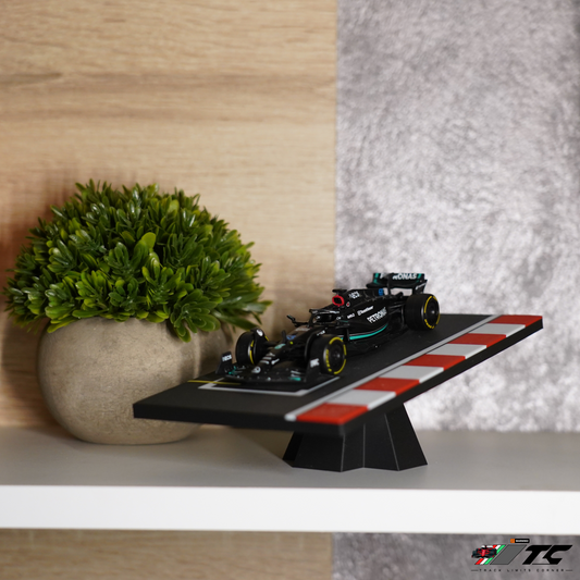 Formula 1 1:43 Model Car on Track Display Stand - George Russell