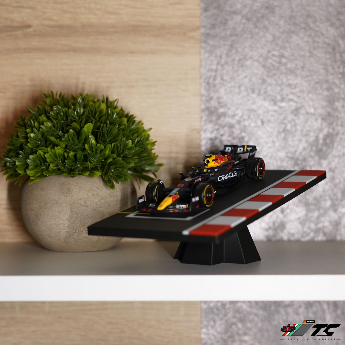 Formula 1 1:43 Model Car on Track Display Stand - Max Verstappen