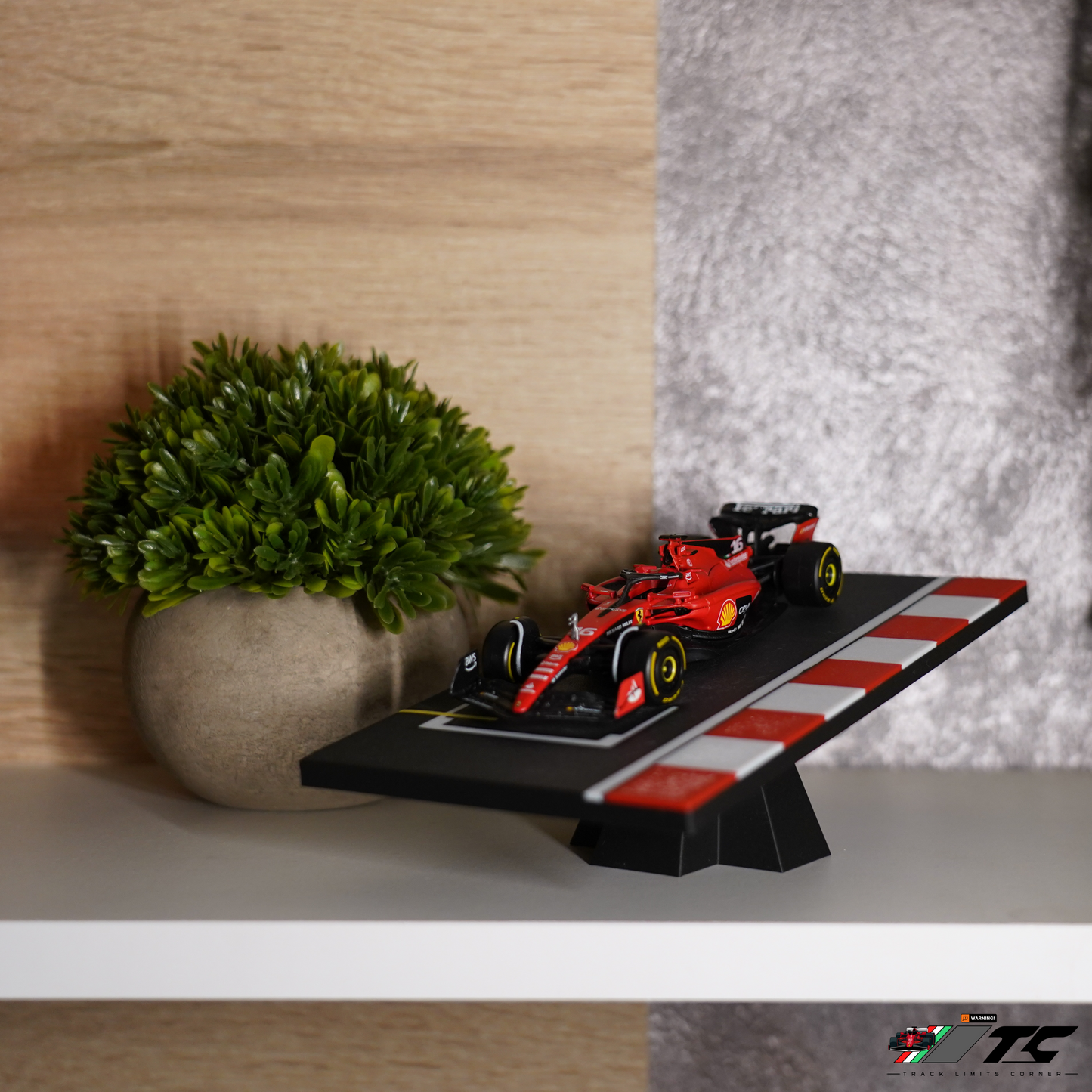 Formula 1 1:43 Model Car on Track Display Stand - Max Verstappen