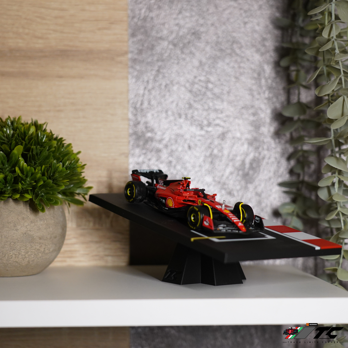 Formula 1 1:43 Model Car on Track Display Stand - Carlos Sainz